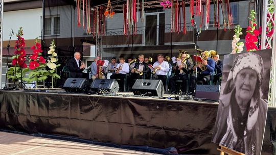 Jędrzejówka. XI Międzygminny Festiwal Muzyki Ludowej im. Anny Malec