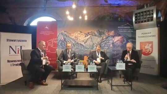 Konferencja "Między informacją a dezinformacją"