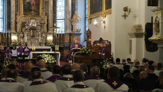 Modlitwa za zmarłych kapłanów i pogrzeb śp. ks. Adama Firosza