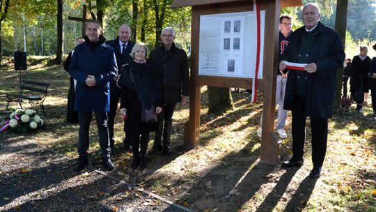 Nie na zawsze bezimienni... W Pawłówce upamiętniono poległych żołnierzy