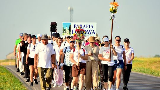 Pielgrzymi z Łukowej wyruszyli do Matki Bożej Jagodnej