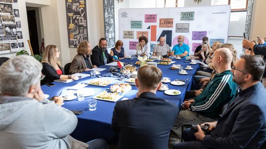 Plany artystyczne i edukacyjne Teatru im. Juliusza Osterwy w Lublinie. Dyrektor Mateusz Matyszkowicz zainaugurował sezon 2026/2027