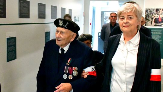 Wizyta żołnierzy Armii Krajowej w osuchowskim muzeum