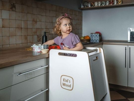 Bezpieczny kitchen helper – Dlaczego warto wybrać produkty Kid's Wood?
