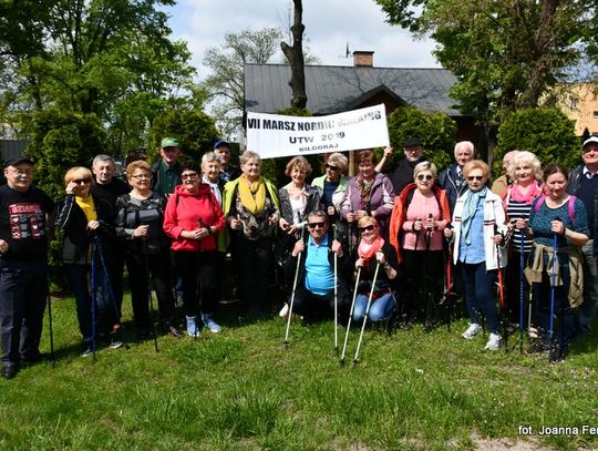 Biłgoraj. Marsz nordic walking seniorów