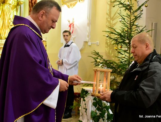 Biłgoraj. Przekazanie Betlejemskiego Światła Pokoju