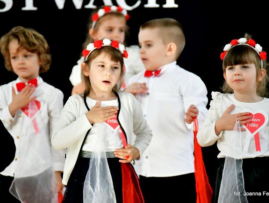 Biszcza. Szkoła do hymnu