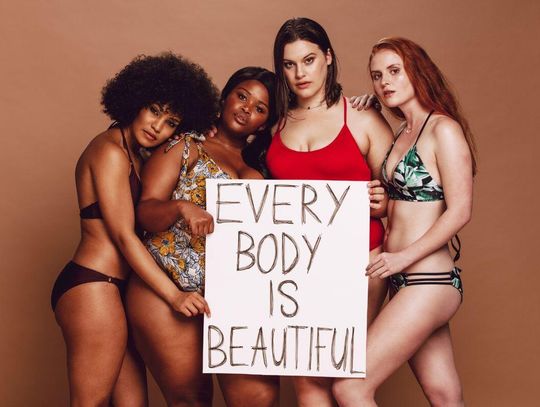 Body positivity i zdrowe odchudzanie: czy można kochać ciało, które chce się zmienić?