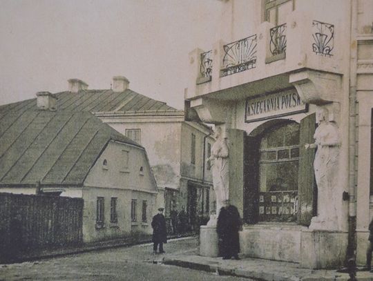 Czy na Dom Centralny w Zamościu powrócą Kariatydy, sowy i maszkarony?