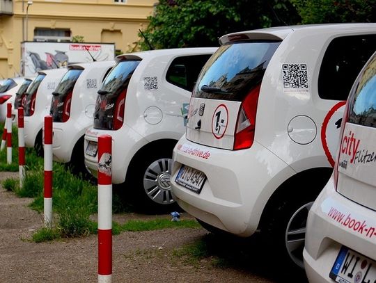 Czym powinna cechować się dobra wypożyczalnia samochodów?