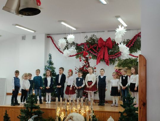 Dzień Babci i Dziadka w szkole Podstawowej w Białowoli