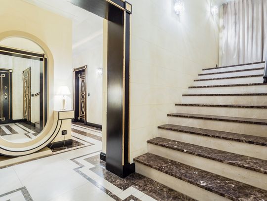 Elegancja i trwałość: Odkryj urok schodów z marmuru
