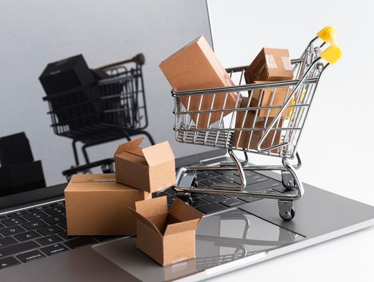 Jak działa Fulfillment by Amazon? Usługa FBA, ceny oraz wymagania dla początkujących