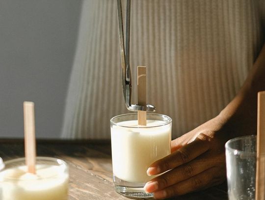 Jakie akcesoria do świec zapachowych warto mieć?