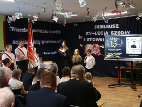Jubileusz 15-lecia szkoły i stowarzyszenia w Gdeszynie