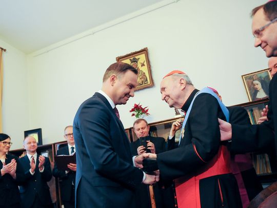 Kardynał Jaworski odznaczony Orderem Orła Białego