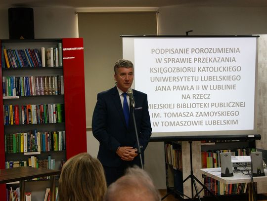 Katolicki Uniwersytet Lubelski przekazał Miejskiej Bibliotece Publicznej w Tomaszowie liczny księgozbiór.