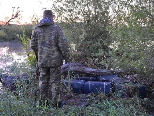 Kontrabanda zabezpieczona nad brzegiem rzeki