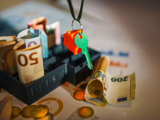 Kredyt hipoteczny na mieszkanie od dewelopera czy z rynku wtórnego – jakie są różnice?