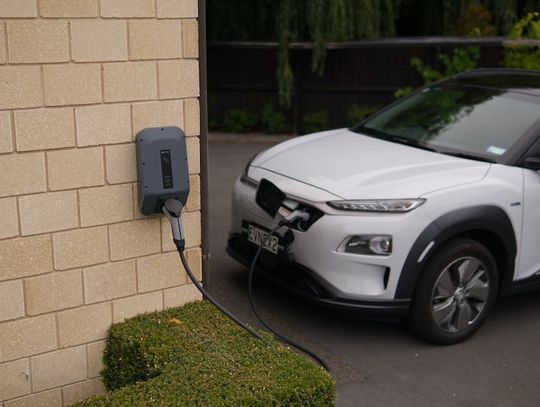 Kredyt na samochód elektryczny - gdzie szukać najlepszych ofert?