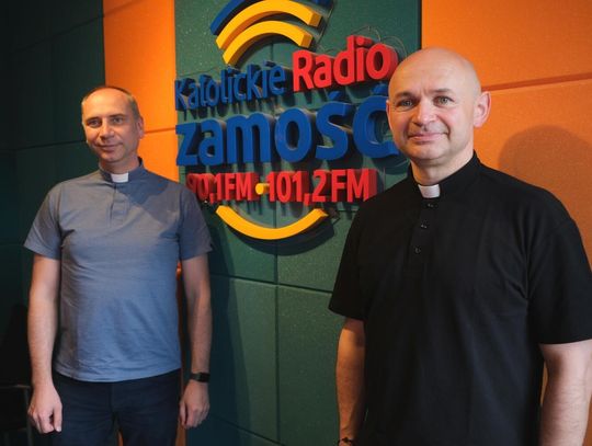 Ks. Jarosław Kędra i ks. Maciej Lewandowski