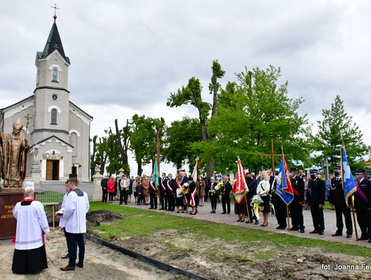 Łukowa. Poświęcenie pomnika Papieża Polaka