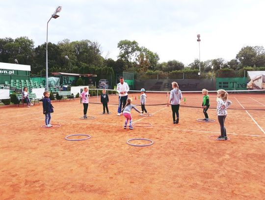 Luzowanie obostrzeń rządowych - sport dla zawodników trenujących na zewnątrz 