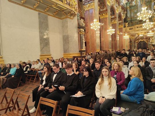 Maturzyści pielgrzymowali do Pani Jasnogórskiej