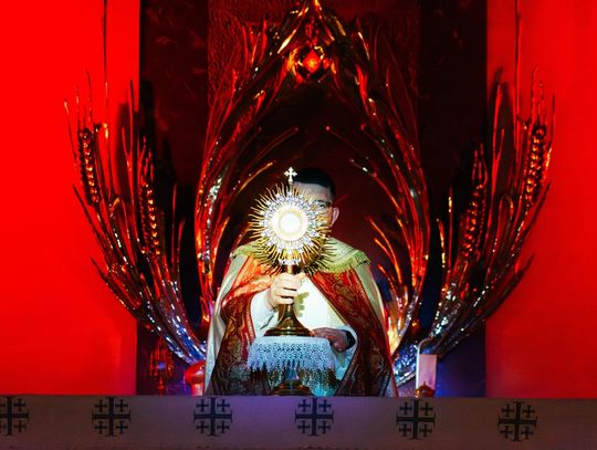 Modlitwa adoracyjna w intencji kobiet