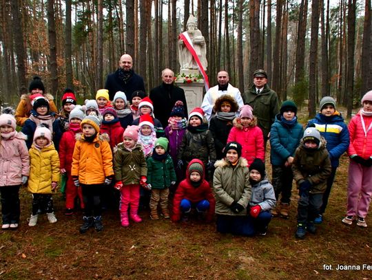 Nadleśnictwo Józefów. Poświęcenie figury św. Mikołaja