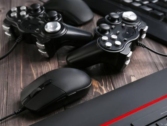 Najważniejsze akcesoria gamingowe – co warto mieć w 2025 roku?