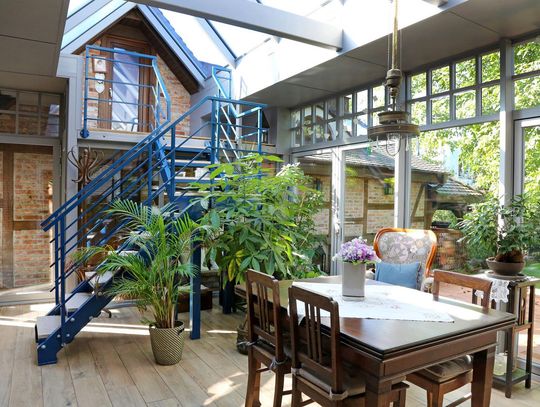 Ogród zimowy jako domowe biuro ? jak urządzić wygodną i inspirującą przestrzeń do pracy