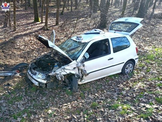 Ojciec uciekł do lasu, pozostawiając w aucie dziecko bez opieki. 