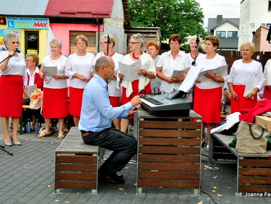 Patriotyczne śpiewanie w Biłgoraju