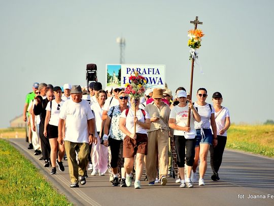 Pielgrzymi z Łukowej wyruszyli do Matki Bożej Jagodnej