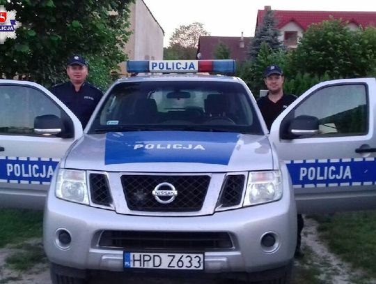 Policjanci uratowali maluszka