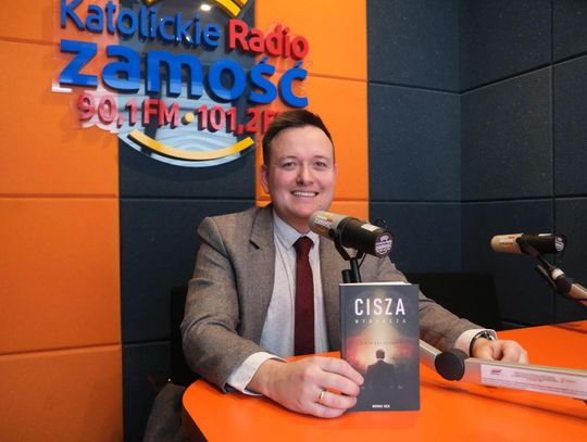 Polityka w literaturze: jak fikcja opisuje mechanizmy władzy