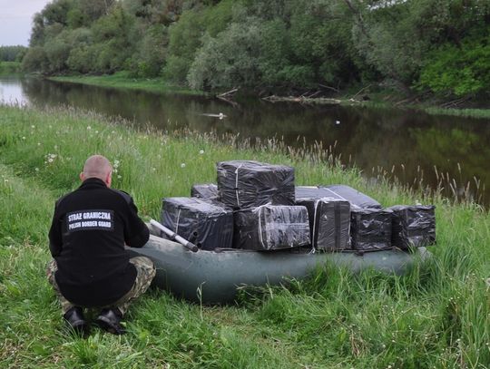 Ponton z papierosami dryfował po Bugu