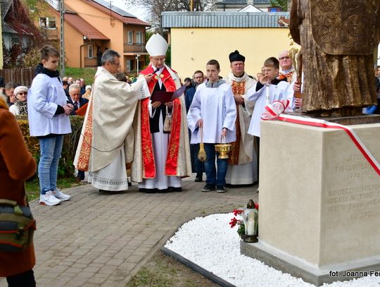 Poświęcenie pomnika kard. Wyszyńskiego w Goraju