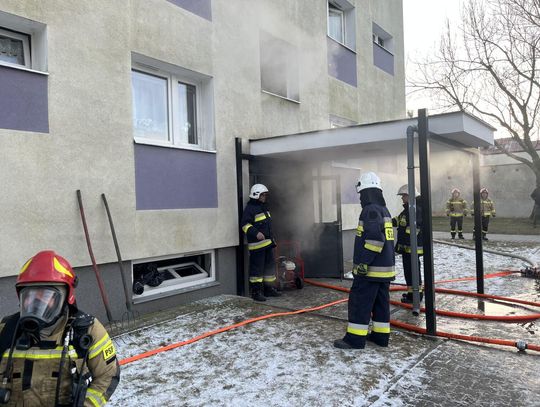 Pożar w budynku mieszkalnym w Zamościu – ewakuowano kilkanaście osób