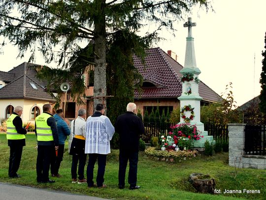 Procesja różańcowa w Dereźni