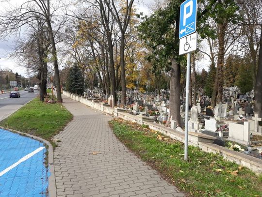 Przed nami Dzień Wszystkich Świętych i Dzień Zaduszny. Zachowajmy ostrożność na drogach