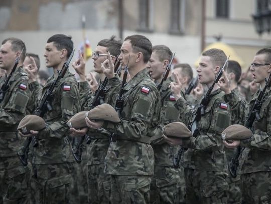 Przysięga żołnierzy OT na placu Zamkowym w Lublinie