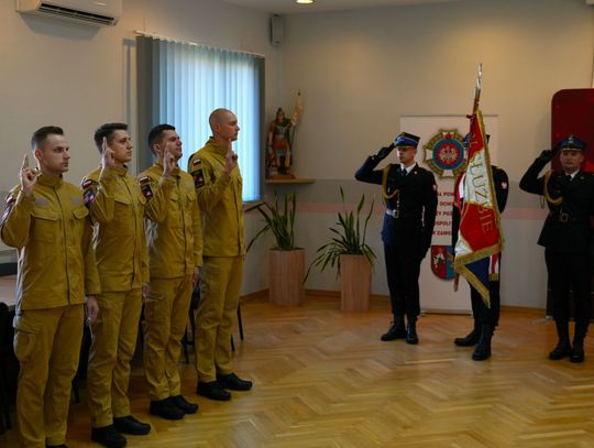 Ślubowanie 4 strażaków wstępujących do służby przygotowawczej w KM PSP Zamość