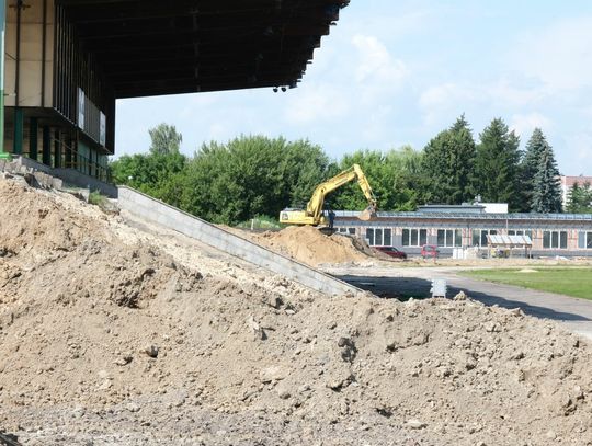 Trwa remont zamojskiego stadionu, trybuny pomieszczą tysiące kibiców