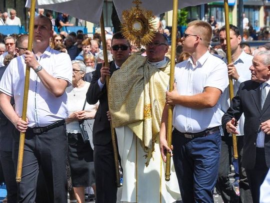 Udział w procesji wyznaniem wiary