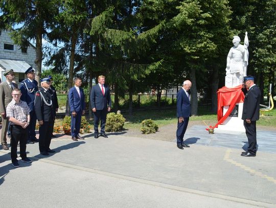 Uroczystość odsłonięcia i poświęcenia figury św. Floriana w Tarnoszynie