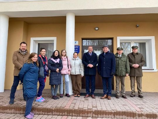 W Józefowie minister Marcin Romanowski przekazał dary dla uchodźców