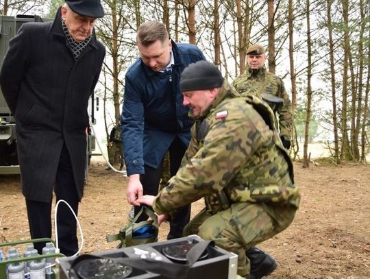 Wizyta wojewodów na poligonie w Wędrzynie