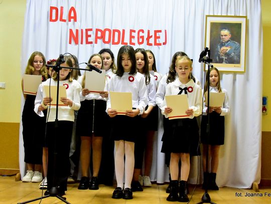 Wspólne śpiewanie dla Niepodległej w Dąbrówce